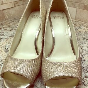 Simply Pelle gold wedges